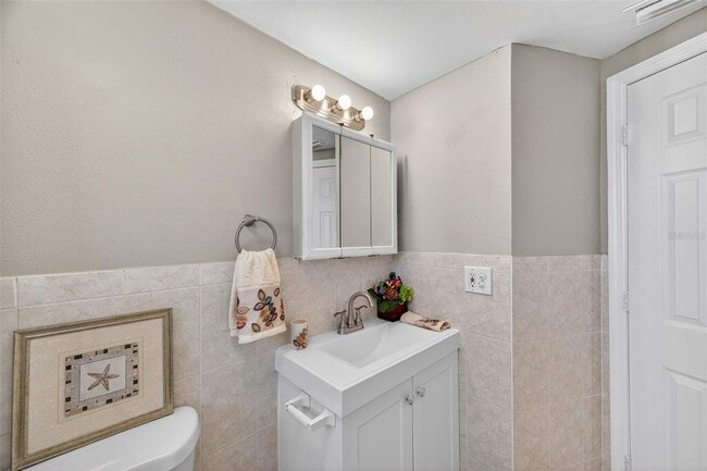 Building Photo - 3742 Elmwood Dr