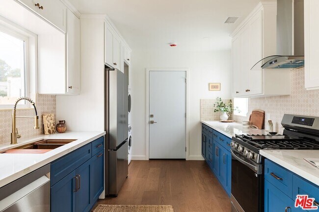 Building Photo - 784 Elmira St