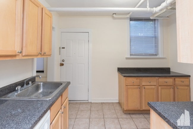 Building Photo - 4951 N Oakley Ave