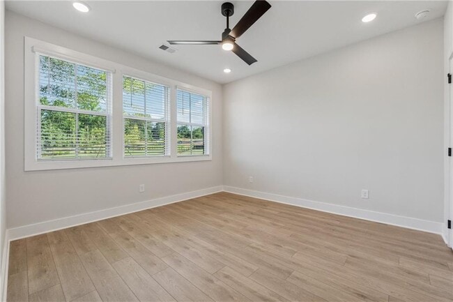 Building Photo - 428 Meadows Ln