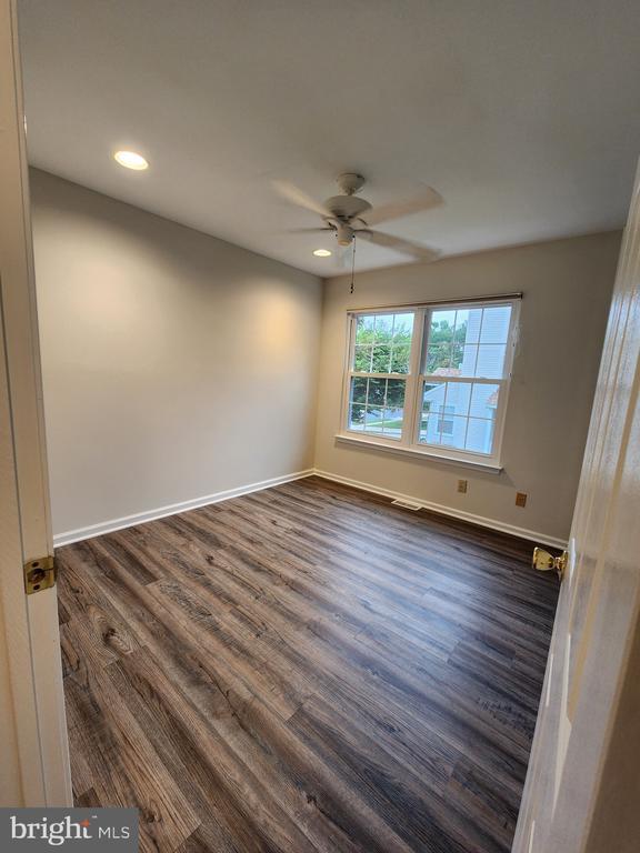 Building Photo - 12 Pondview Ct