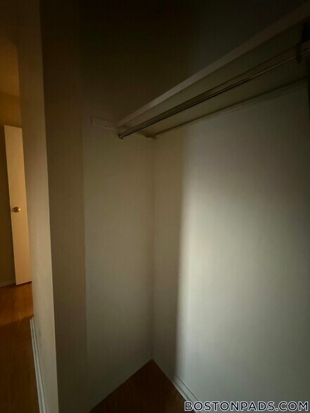 Building Photo - 50 Broadlawn Park