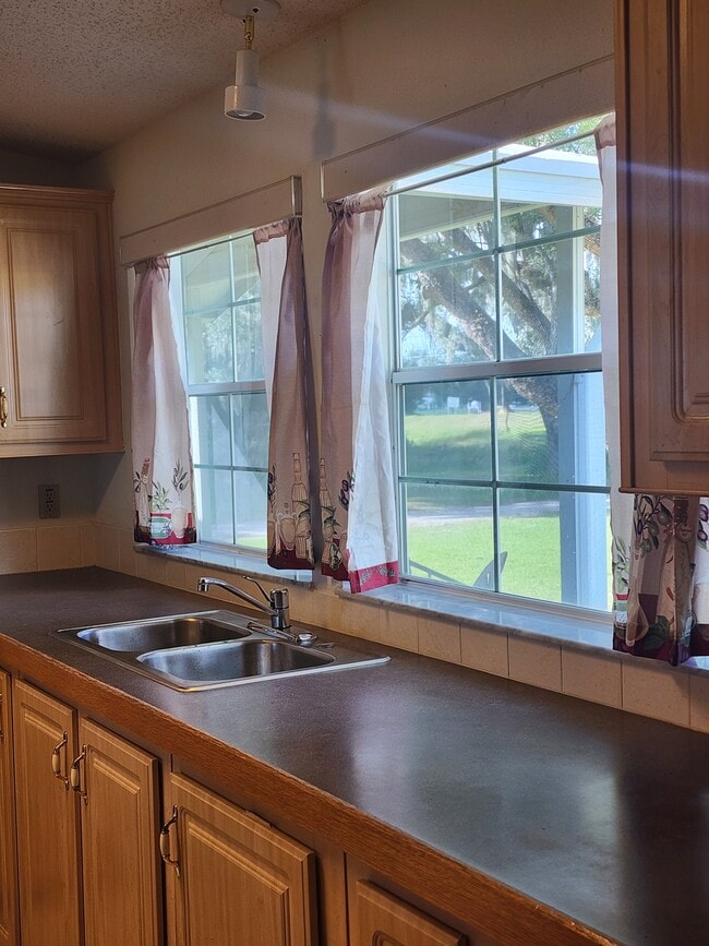 Building Photo - 5924 Vanco Dr