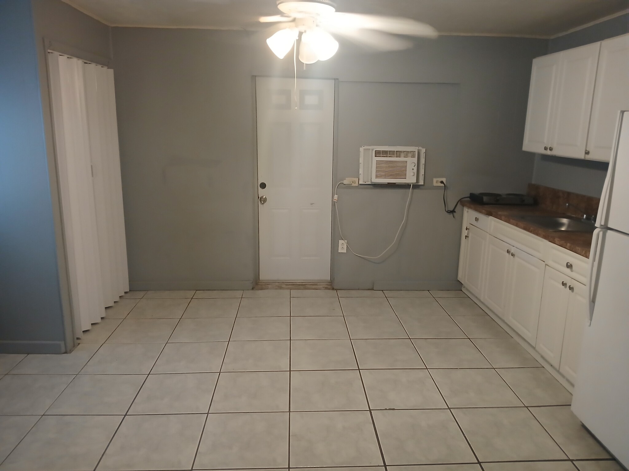 Building Photo - 2900 Sunshine Blvd