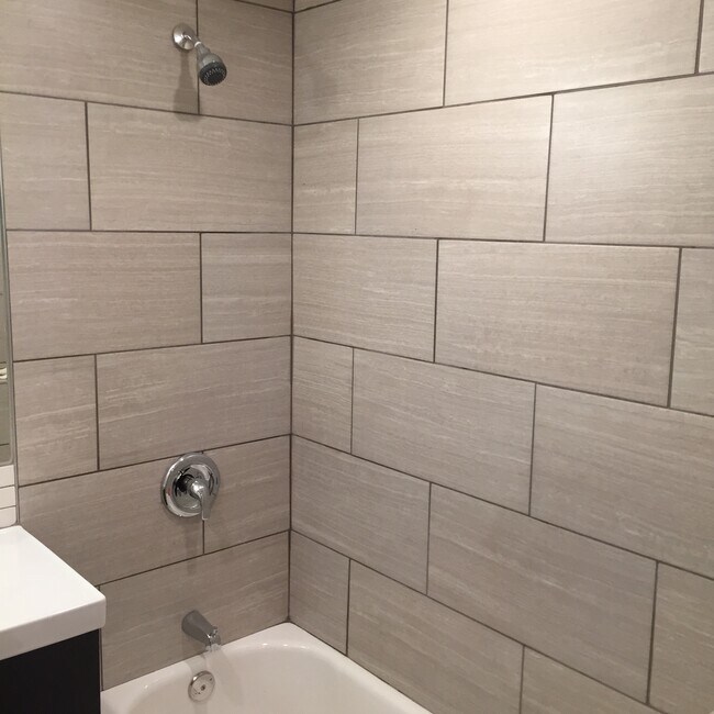 Building Photo - 664 E Ramona Ave