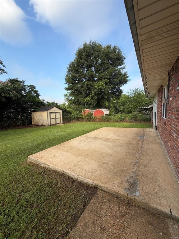 Building Photo - 242 Clubview Dr