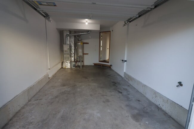 Building Photo - 3 Bedroom 2.5 Bathroom  Townhome