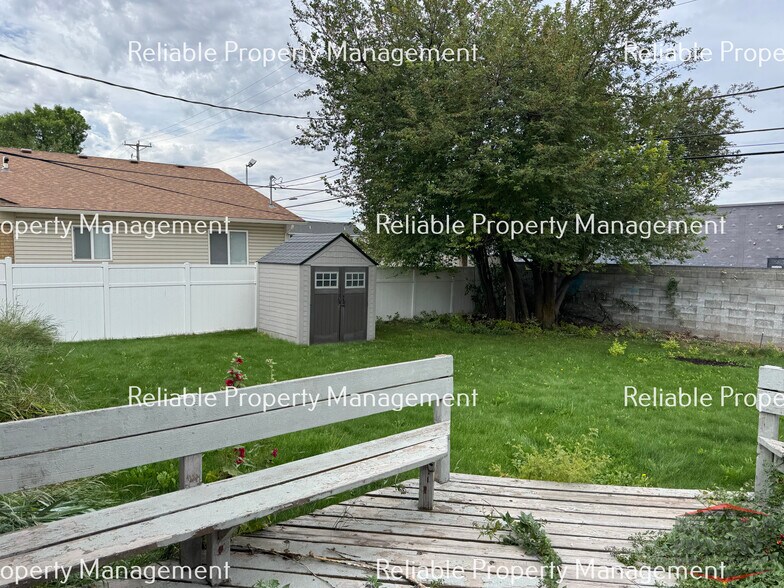 Building Photo - 160 Ronglyn Ave