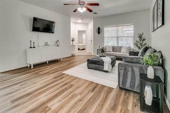 Building Photo - 8509 SW 49th Cir