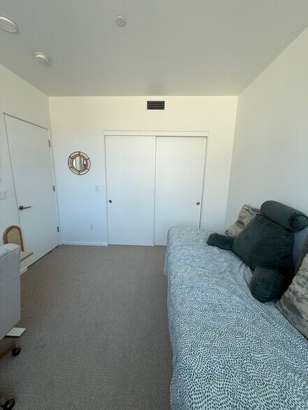 Second floor bedroom (2 or 3 bed unit) - 2427 Binnen Ln