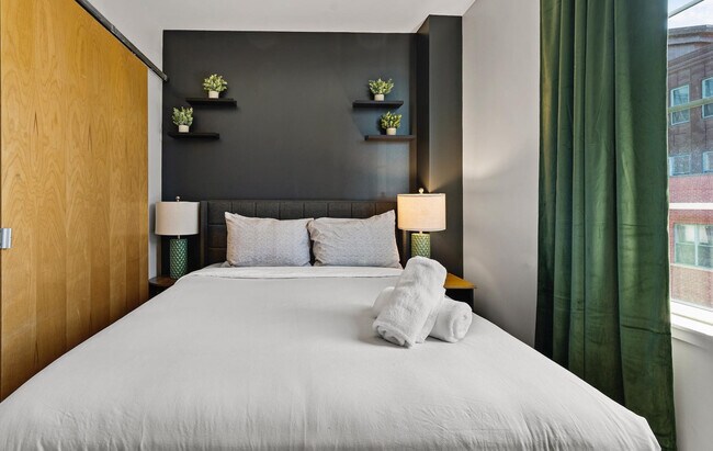 Building Photo - 160 E Berkeley St