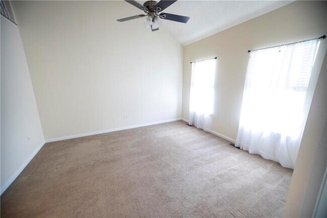Building Photo - 108 Village Pl