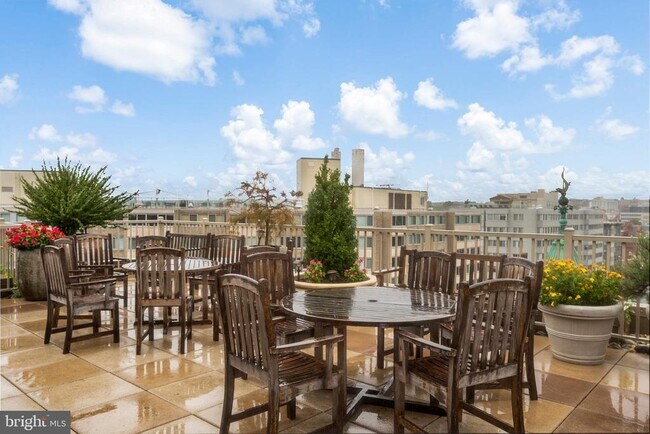 Building Photo - 1301 20th St NW