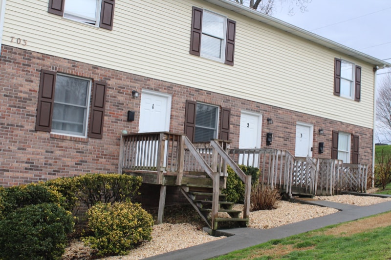 Primary Photo - 703 Fall St