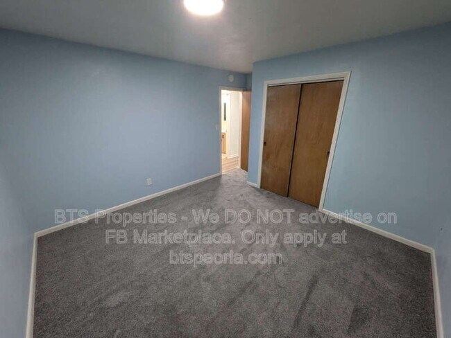 Building Photo - 622 W Laclaire Ln