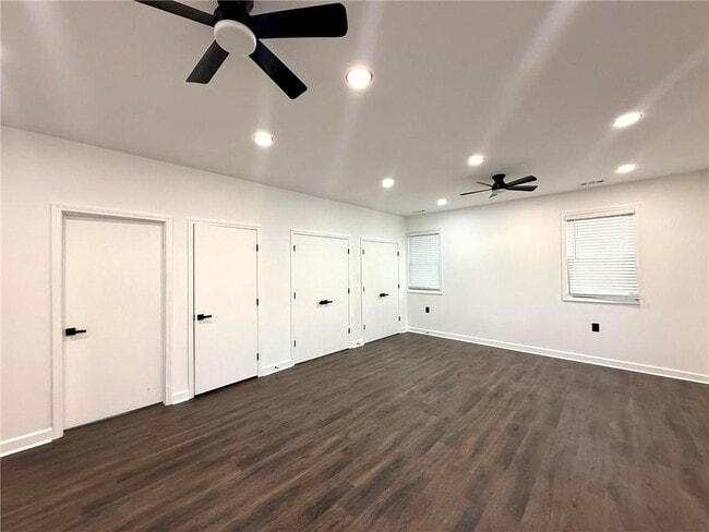 Building Photo - 5854 Magnolia Dr