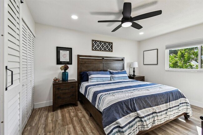 Building Photo - 9032 Mission Oaks Blvd