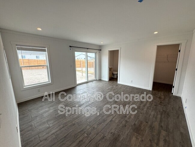 Building Photo - 692 E Hahns Peak Ave