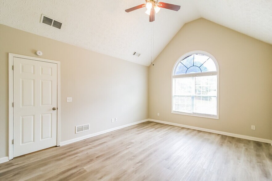 Building Photo - 215 Trelawney Pl