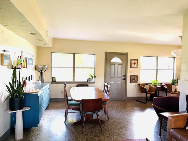 Building Photo - 712 Malone Dr