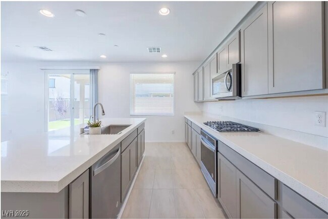 Building Photo - 10407 Sadie Blake Ave