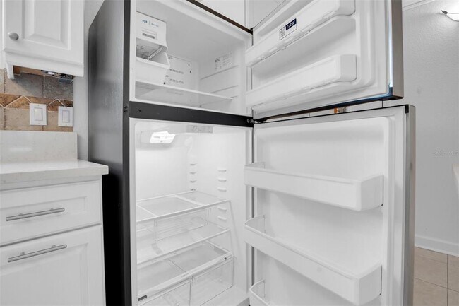 Building Photo - 7625 Sun Island Dr S