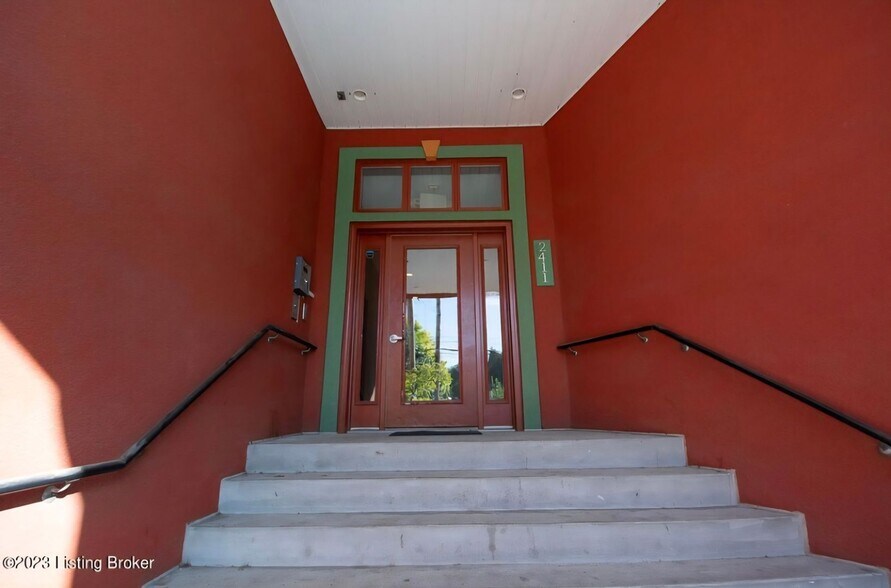 Building Photo - 2411 Brownsboro Rd