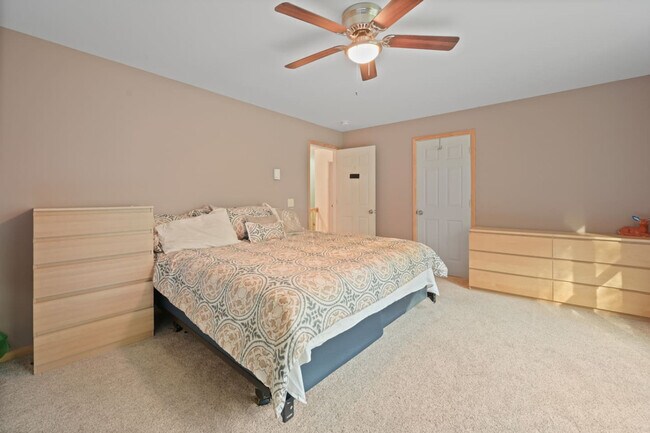 Building Photo - 1724 Calhoun Hill Rd