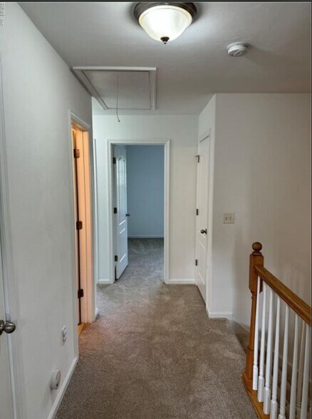 Building Photo - 432 Hartsdale Rd