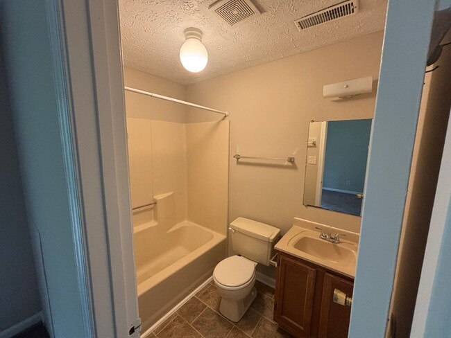 Building Photo - 138 Montview Forest Dr