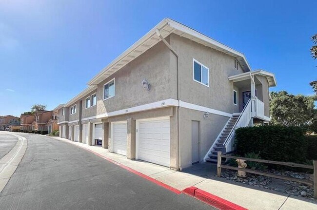 Building Photo - Remodeled 3 Bed 2 Bath Condo - Coastal Living at Its Finest