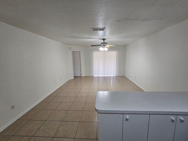 Building Photo - 2611 Hollow Ln