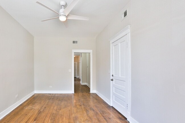 Building Photo - Bucktown 2bed/1bath...NEXT TO THE 606 TRAIL!  In-Unit Laundry & Central Air!