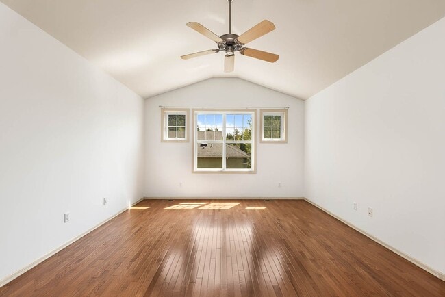 Building Photo - Elegant Redmond Retreat | 4 Bed + 2 Offices | Prime Cul-de-Sac Location