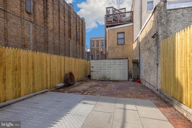 Building Photo - 711 S 5th St