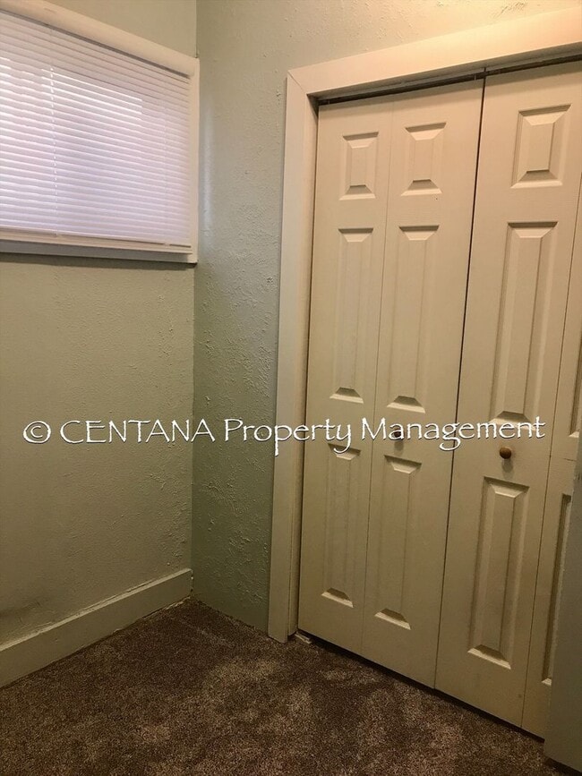 Building Photo - Cozy 3 bedroom with some cute updates!