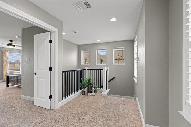 Building Photo - 313 Grand Jct Trail