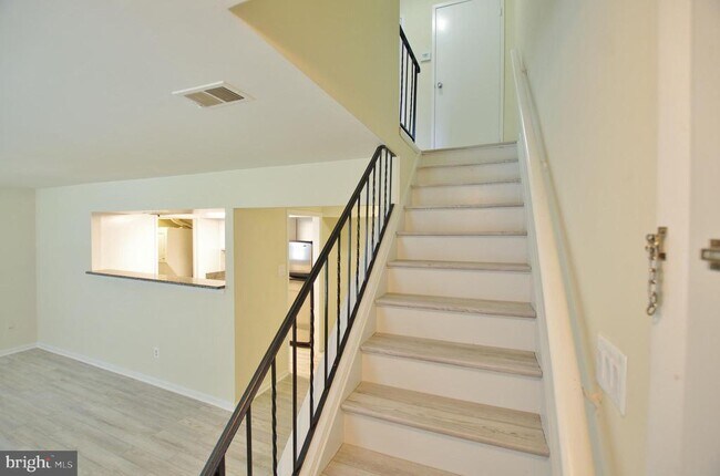 Building Photo - 8612 Walutes Cir