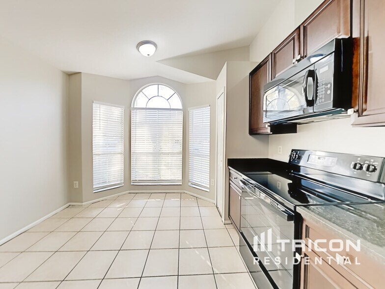 Building Photo - 7227 Edgewater Shores Ct