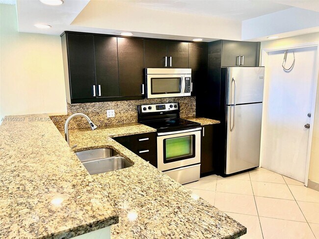 Building Photo - 2940 N Course Dr