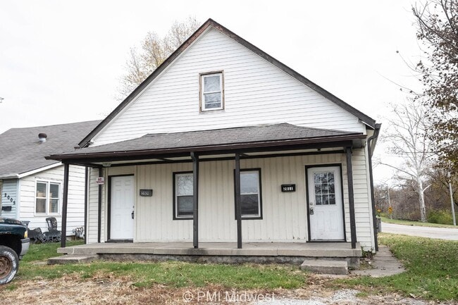 Building Photo - Charming 3-Bedroom Duplex with 2 Full Baths in Indianapolis - A Must See!