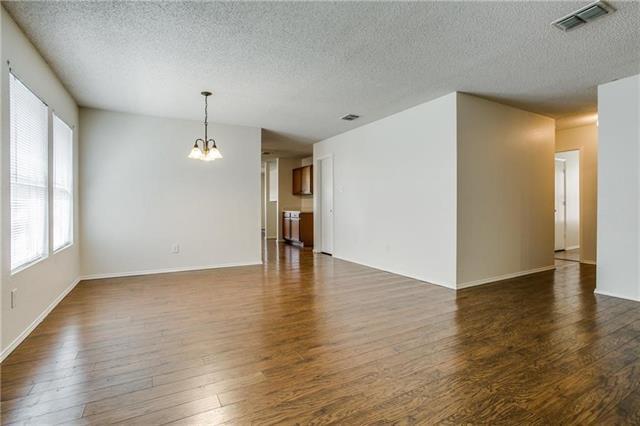 Building Photo - 2620 Clear Brook Dr