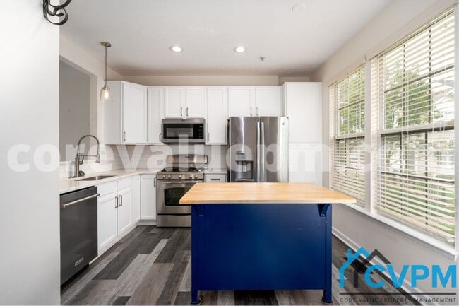 Building Photo - 255 Seneca Terrace