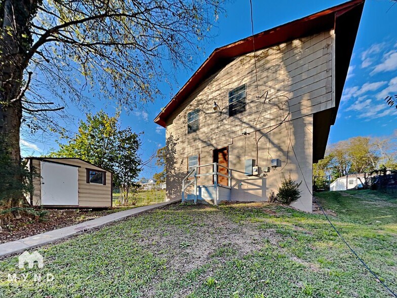 Building Photo - 1825 31st St Ensley