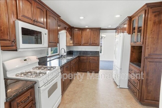 Building Photo - 28012 Florence Ln