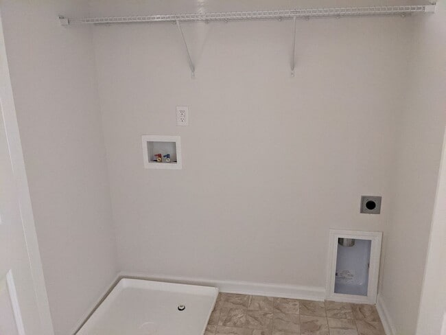 Building Photo - 3 Bedroom Townhome Sherrill's Ford- Free Month of Rent with Signed 18-Month Lease