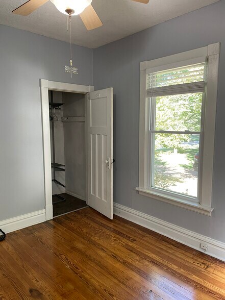 Building Photo - 622 N Forest Ave