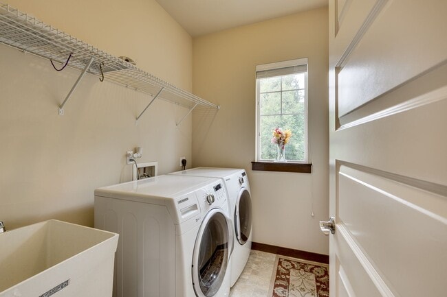 Building Photo - Bothell 4 Bedroom, Northshore Schools!