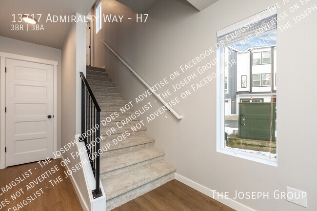 Building Photo - 13717 Admiralty Way