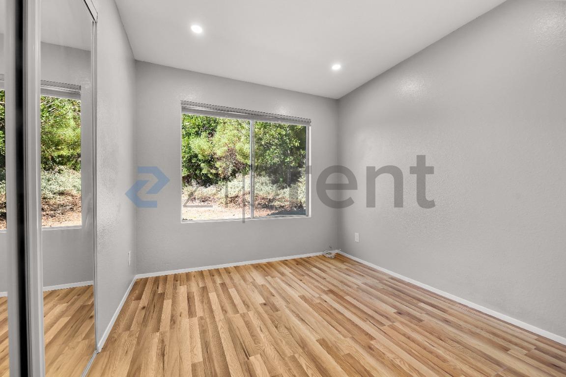 Building Photo - Unit A